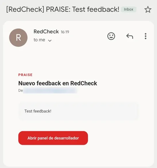A Gmail message titled “[RedCheck] PRAISE: Test feedback!” with the category, “Nuevo feedback en RedCheck”, the sender’s email, the message in a grey box and an “Abrir panel de desarrollador” button.